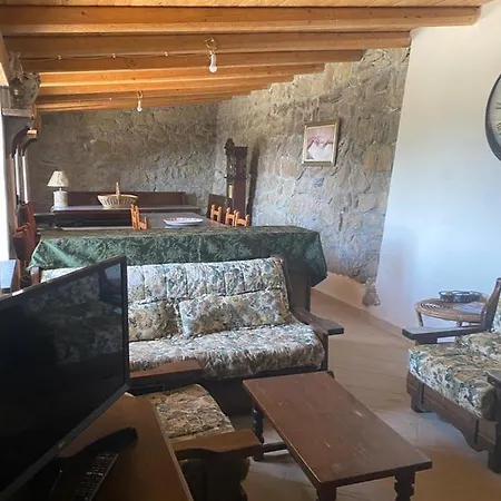 Rustic Retreat With Cook And Driver * Graniti