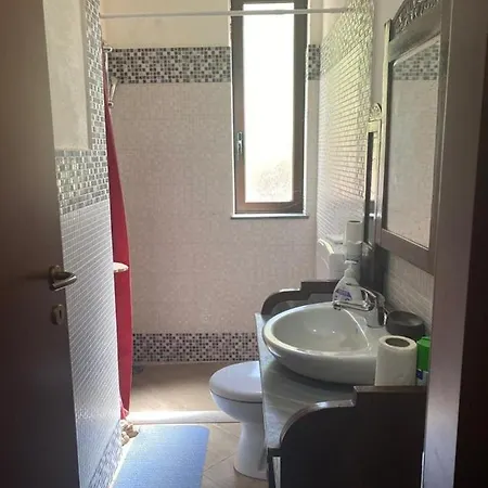 Rustic Retreat With Cook And Driver בית נופש